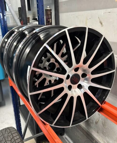 Latest company case about Dutch Auto Repair Shop Expands Services with the Gubot LSB300 Wheel Repair Machine