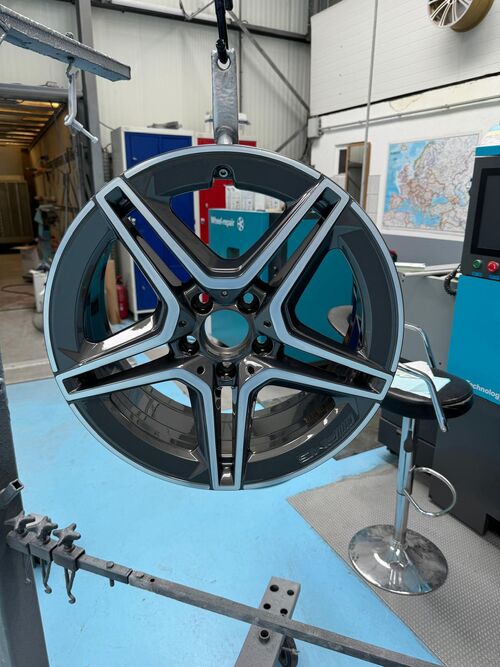 Latest company case about From Trucks to Wheels — A French Truck Dealer Expands into Refurbishment with the Gubot LSB300