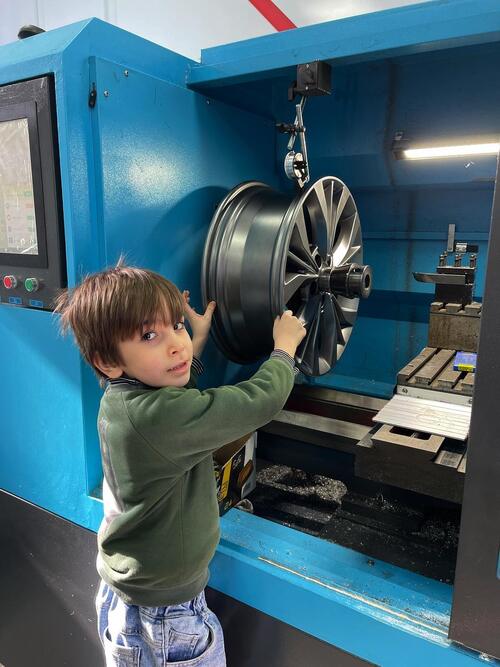 Latest company case about From One Machine to Ten — An Iranian Dealer's Five-Year Partnership with Gubot