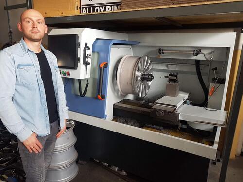 Latest company case about From Doubt to Trust — A UK Workshop's Journey to Investing in the Gubot LSB200